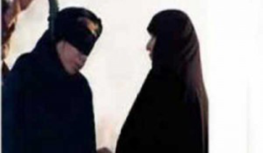 إمرأة تلد طفلاً أثناء شنقها!