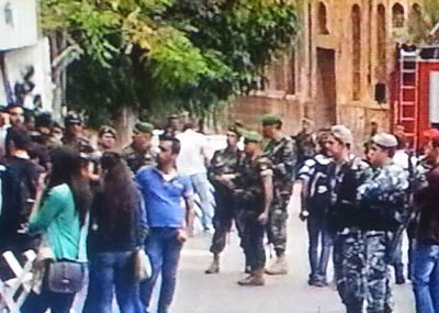 مواقف مندّدة بما تعرض له فريق «تلفزيون الجديد» امام مبنى «الجمارك»
سليمان: للتحقيق في الإشكال.. والداعوق يرفض توقيف أيّ صحافي
مخلصو الجمارك توقفوا عن العمل في المرفإ والمطار وتوقف تسليم المحروقات