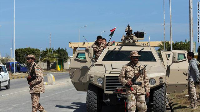 مقتل 3 عناصر من الجيش الليبي باشتباكات في بنغازي
