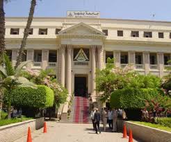 طلاب جامعة "بنها" المصرية يتظاهرون للمطالبة بإلغاء قانون التظاهر