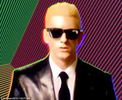 إمينم يجسّد ماكس هيدروم في فيديو Rap God
