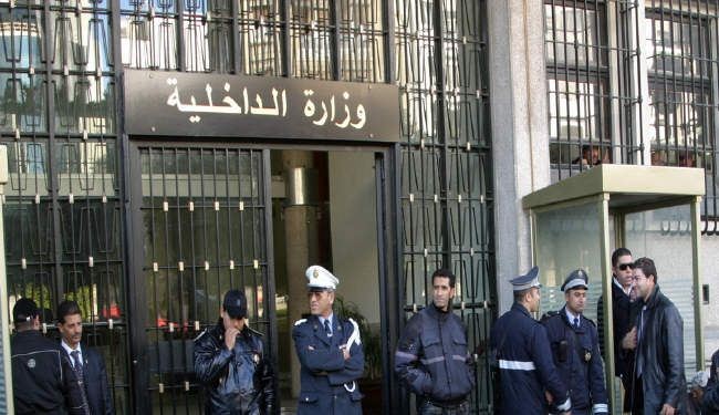 تونس: إصابة 50 عنصراً أمنياً في مواجهات مع متظاهرين