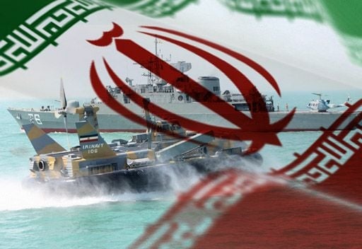 انضمام حاملة طائرات مروحية الى القوة البحرية الايرانية
