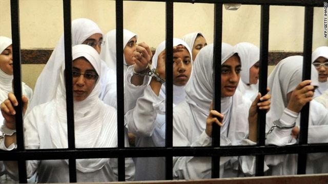 مليونير دانماركي يطلب لابنه يد مصرية محكومة بالسجن 11 عاما 