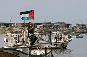 نشطاء فلسطينيون يبحرون بقوارب صيد في بحر غزة لتسليط الضوء على الحصار الإسرائيلي