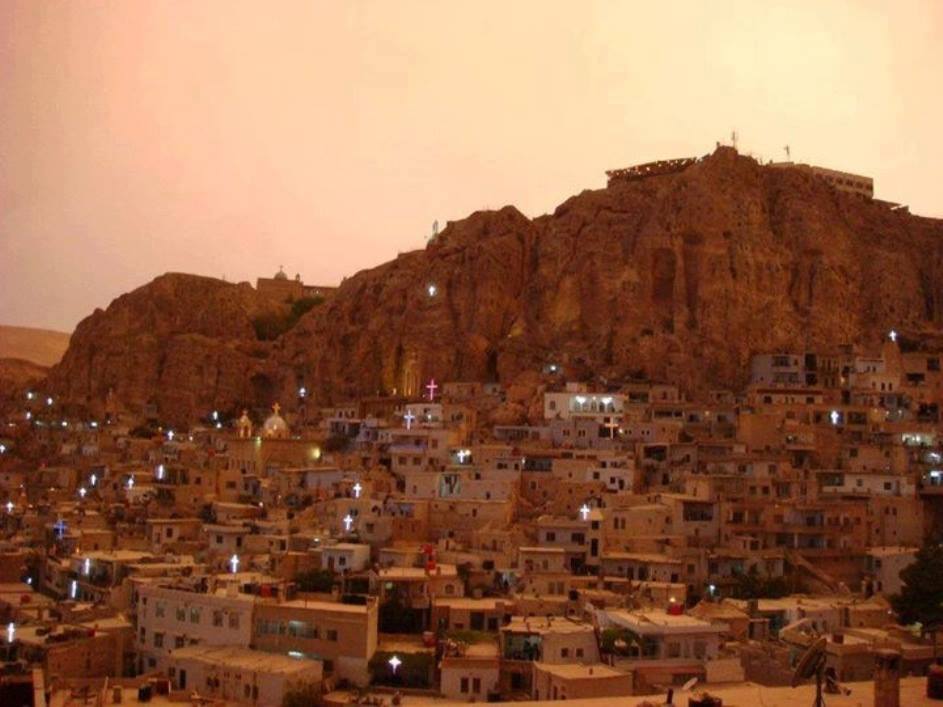 معلولا... بعد أن تحدثت لغة المسيح دهراً... ها هي تجسد آلامه ! 