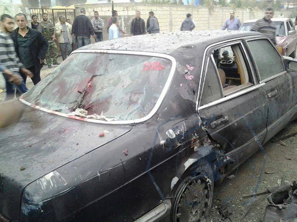 صورة توضح حجم الأضرار التي أحدثتها العبوة التي انفجرت في مخيم عين الحلوة أثناء تشييع محمد السعدي.
