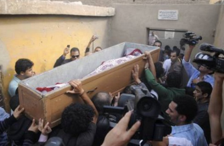 بالصور- تشييع الشاعر المصري أحمد فؤاد نجم!