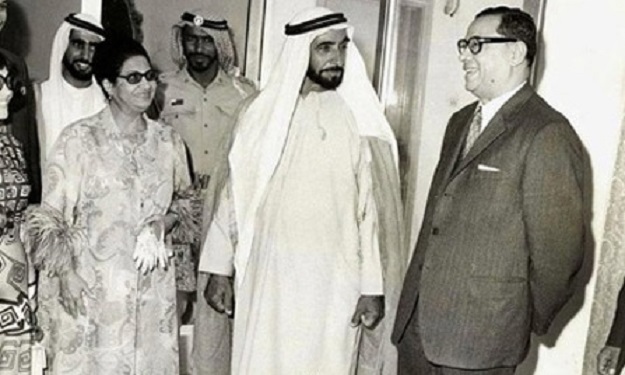 أم كلثوم.. أول من رفع علم الإمارات في أبوظبي