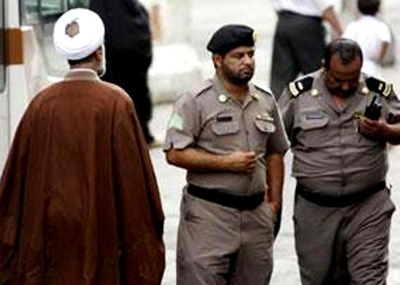 أوساط ديبلوماسية: لا يجوز أن يبقى اللبنانيون الشيعة في دول الخليج مهدّدين يومياً بالترحيل
على الدولة اللبنانية الطلب من السلطات
وقف هذه الممارسات لأنّ ليس كلّ شيعي من «حزب الله»