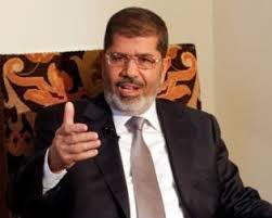 تجديد حبس مرسي 30 يوما في قضية "التخابر مع حماس"