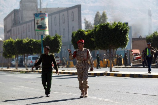
محققون يمنيون: الهجوم على وزارة الدفاع نفذه 12 مسلحا غالبيتهم سعوديون
