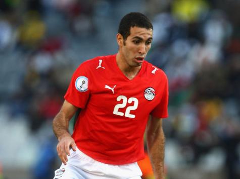 صانع ألعاب الأهلي ومنتخب مصر يقرر الاعتزال 