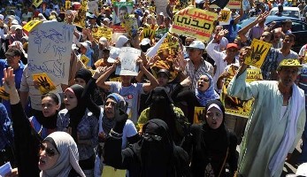 تمديد الطوارئ في مصر لا يمنع أنصار مرسي من العودة للشارع