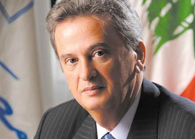 سلامة في دراسة أعدّها حول أزمة 2008 وأثرها المصرفي عالمياً:
سنشهد مزيداً من التعاون بين المصارف المركزيّة والأجهزة الرقابيّة
لـم يخسر أيّ مودع أمواله فـي مصرف لبناني منذ العـام 1993 