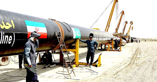 إيران و باكستان تتفقان على الإسراع بتنفيذ خط انابيب للغاز