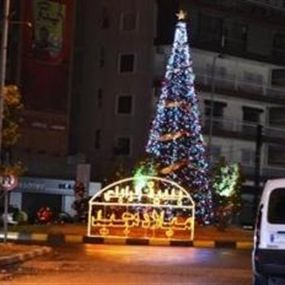  احراق شجرة الميلاد في طرابلس 
