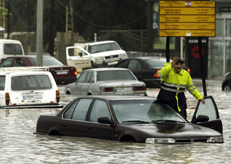 حولوا العاصفة إلى رعب للمواطنين بدلاً من استقبال الثلوج البيضاء بفرح ...
رعد ينتقد دفاع سليمان عن السعودية وزوار الرئيس: لبنان يُحكم من بعبدا وليس من حارة حريك