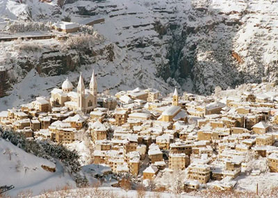 الثلوج اليوم على ارتفاع 500م وانحسار موجة الخوف وشراء التموين ...
سقط التعويم وبدأت «الرئاسة» والمستقبل مع التمديد و8 آذار ضده