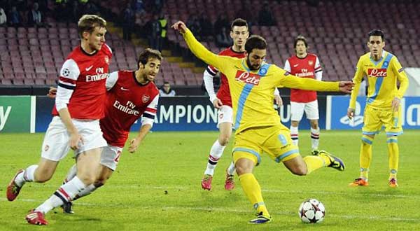 دورتموند يتصدر وأرسنال يتأهل كوصيف
