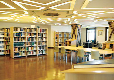 كتب عمرها ألف عام بمكتبة جامع الشيخ زايد بأبو ظبي