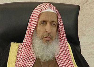 مفتي السعودية يصف من يفجر
نفسه بالأحزمة الناسفة بالمجرم
