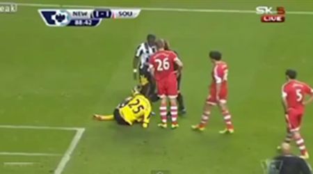  بالفيديو..غضب من لاعب فكسر أنف الحكم ! 