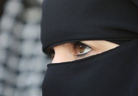 مبلغ خيالي للعثور على طالبة تركت ورقة "نلتقي في الجنة"