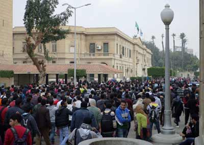 اشتباكات بين طلاب الاخوان وامن جامعة القاهرة