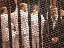 النائب العام يحيل مرسي وبديع إلى الجنايات بتهمة التخابر لصالح حماس