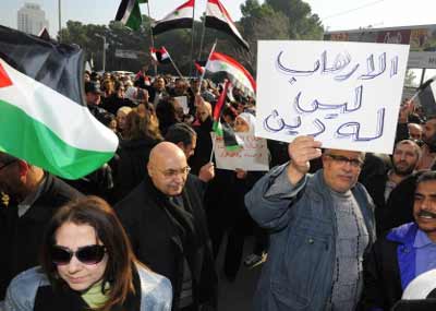 قتلى وجرحى في تفجيرات انتحارية
استهدفت زوارا شيعة جنوبي بغداد