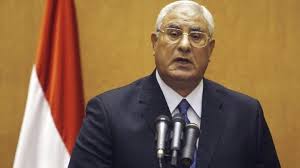 الرئيس المصري دعا المرأة المشاركة بالإستفتاء على مشروع الدستور