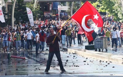 الإحتجاجات مُستمرّة ضدّ رئيس الوزراء
أردوغان : تركيا ليست مصر أو سوريا