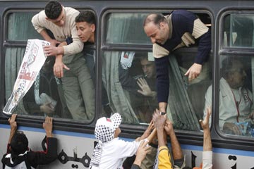 إسرائيل : تأكيدات لإطلاق سراح دفعة ثالثة من الأسرى الفلسطينيين