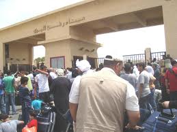 مصر تفتح معبر رفح مع غزة جزئيًا وتحذيرات من تفاقم الأزمة الإنسانية لسكان غزة