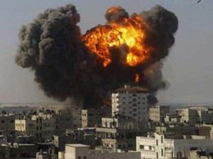 إستشهاد طفلة وإصابة 7آخرين في غارات إسرائيلية عنيفة على قطاع غزة