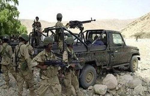 الجيش اليمني يطلق قذيفة تقتل 13 شخصًا في عزاء عن طريق الخطأ
