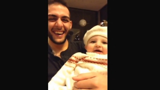 بالفيديو-طفلة تقلد عمها في الـ "BeatBoxing" وتجذب ملايين المشاهدات في يومين!
