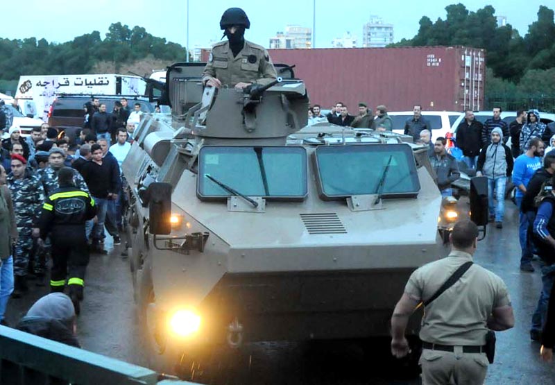 سليمان يُعلن عن تقديم السعوديّة مبلغ 3 مليارات دولار للجيش وتسليحه من فرنسا
جنازة شطح تمّت.. والمفتي قباني أُخرج بملالة.. والشعار : الحكومة قريبة...
إطلاق صاروخين على كريات شمونة واسرائيل تردّ بـ100 قذيفة وتحمّل الحكومة والجيش المسؤوليّة