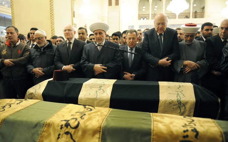 

لبنان ودّع الشهيدين شطح وبدر.. ورئيس الجمهوريّة قلّد شطح وسام الأرز
السنيورة : قرّرنا تحرير الوطن من السلاح غير الشرعي وما كان قبل اغتيالكَ لن يكون بعده
الشعار : الفريق الآخر يُلحق برجالاتنا شهيداً بين كلّ فترة وأخرى وسنقف بالمرصاد