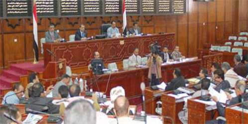 البرلمان اليمني يدين تفجيرات استهدفت مراكز أمنية بعدن جنوب البلاد 