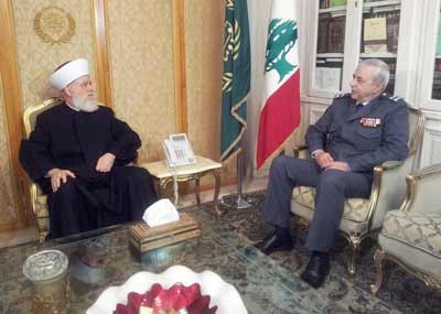 التقى السفيرين الأميركي والبنغالي
بصبوص أطلع قباني على الإجراءات
المتخذة بعد إشكال مسجد الخاشقجي