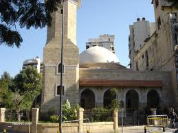 امام جامع الشهداء في قصقص: لا تشاركوا المسيحيين في اعيادهم