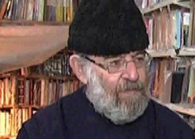 شكر الله أنه أخرج من الصخر ماء مؤكداً أنّه سيبني المكتبة مع الأصدقاء والمحبين
الأب سروج : سأغفر للفاعلين وأشكرهم
المسيحيّون باقون في طرابلس ولنا رسالة مع المسلمين