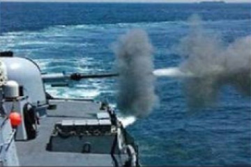الزوراق الحربية الاسرائيلية تستهدف الصيادين شمال غزة