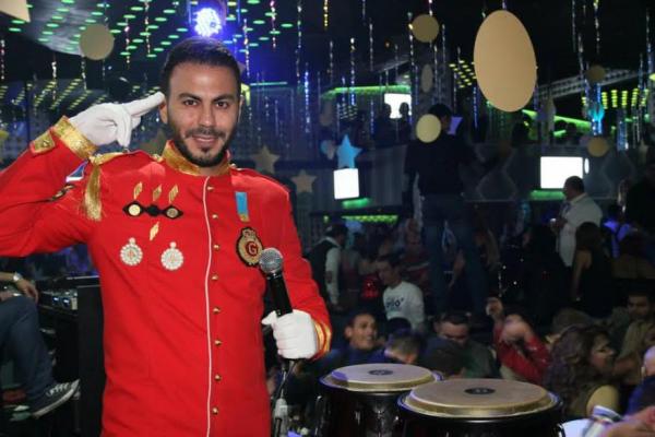 غدي يفاجئ جمهوره بلوك غريب وملفت ليلة رأس السنة