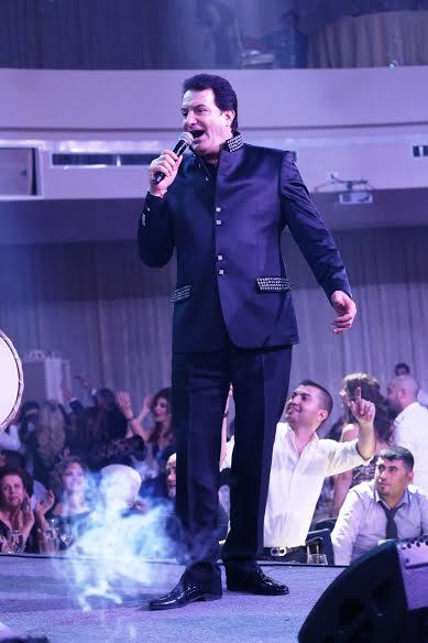 شاب يفاجئ محمد إسكندر على المسرح ليطلب يد حبيبته