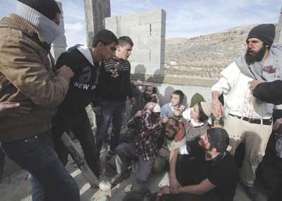 فلسطينيون يأسرون 17 مستوطنًا قرب نابلس
استشهاد مقاوم من سرايا القدس وجرح طفلين في غارة اسرائيلية