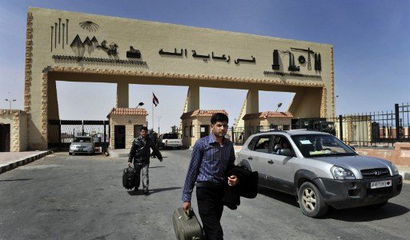 الأمن المصري يضبط سويسريين قادمين من ليبيا بحوزتهما طائرة صغيرة للتجسس