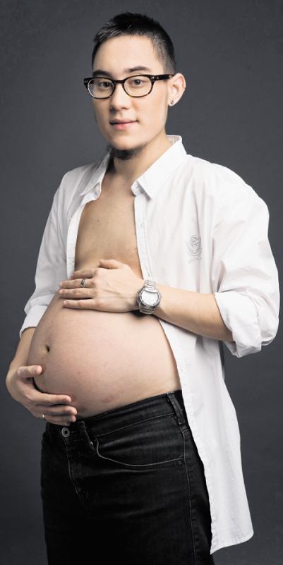 رجل ينجب طفلة في إسرائيل